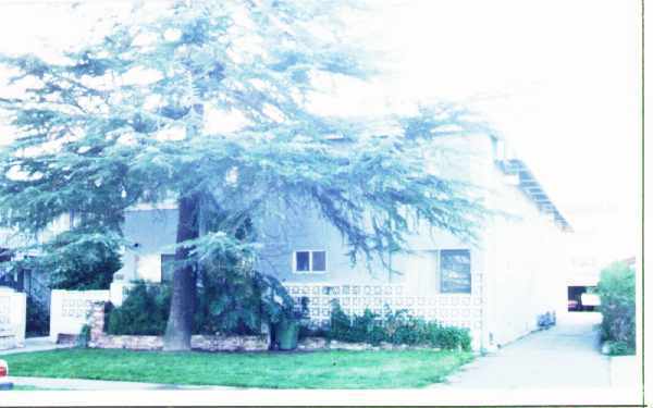 Building Photo - 10834-10840 Bloomfield St