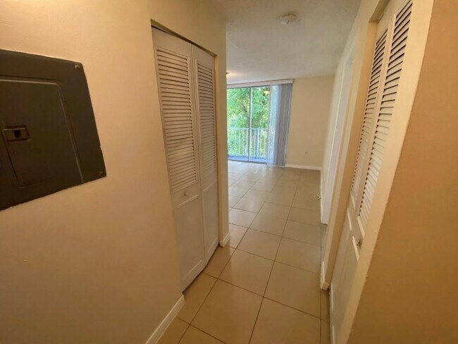Foto del edificio - 1720 NW North River Dr