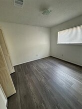 Building Photo - 9330 Tooley Dr