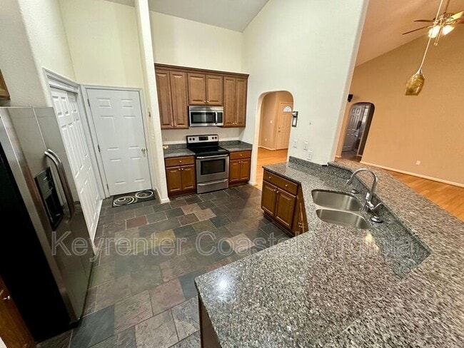 Building Photo - 22265 Deep Bottom Dr