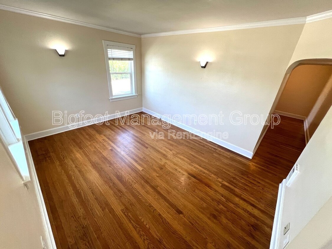Primary Photo - 937 12th Ave