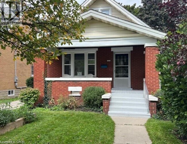 Building Photo - 132 Graham St