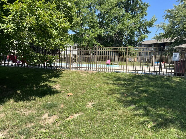 Building Photo - 80 Lemans Ct