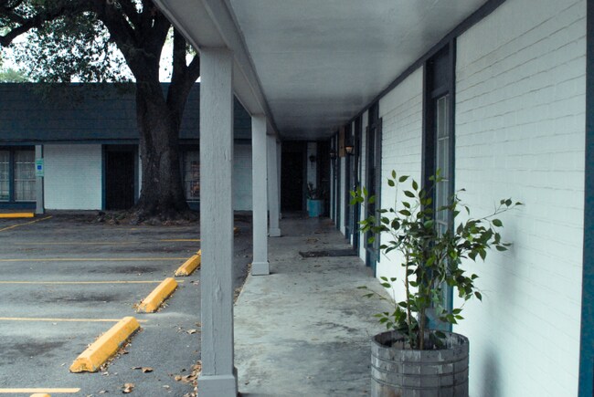 Foto del edificio - 15626 Silver Ridge Dr