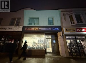 Building Photo - 1074 Bloor St W