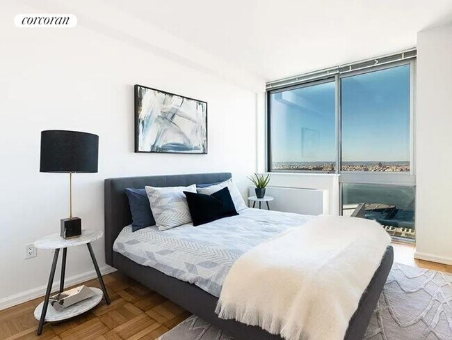 Foto del edificio - 505 W 37th St