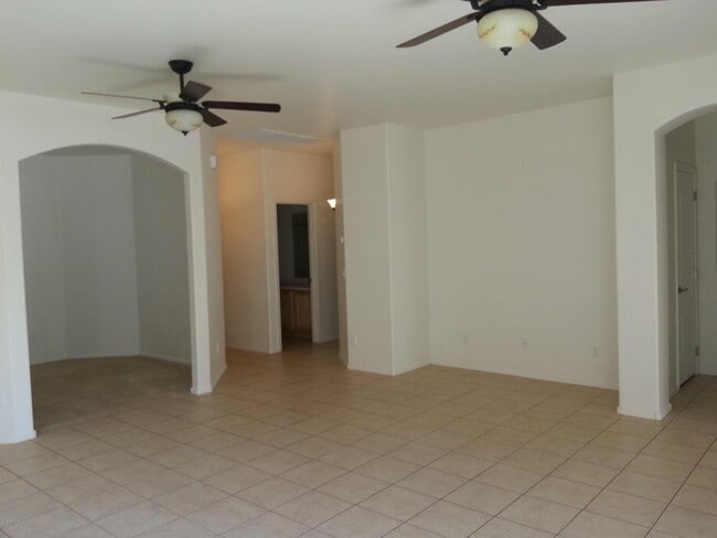 Building Photo - 36169 N Mirandesa Dr