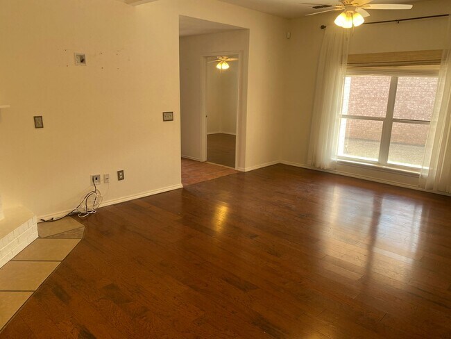 Foto del edificio - 3 bed 2 bath - Frenship ISD