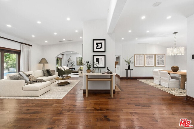 Building Photo - 2108 San Ysidro Dr