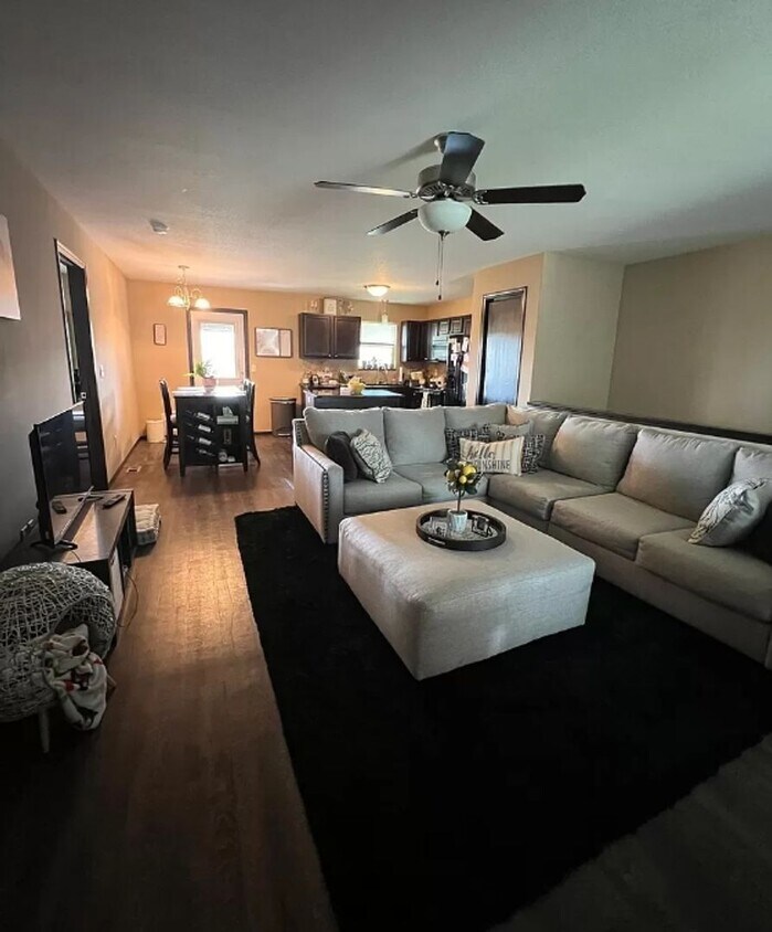 Large SE DUPLEX Pawnee and 127th - locate... - Large SE DUPLEX Pawnee and 127th -  locate...