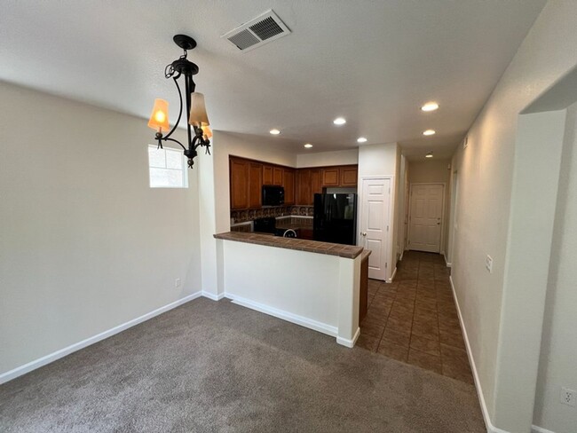 Building Photo - 6671 Sportoletti Dr