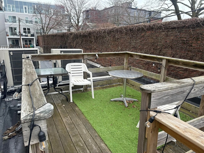 Foto del edificio - 527 E 3rd St