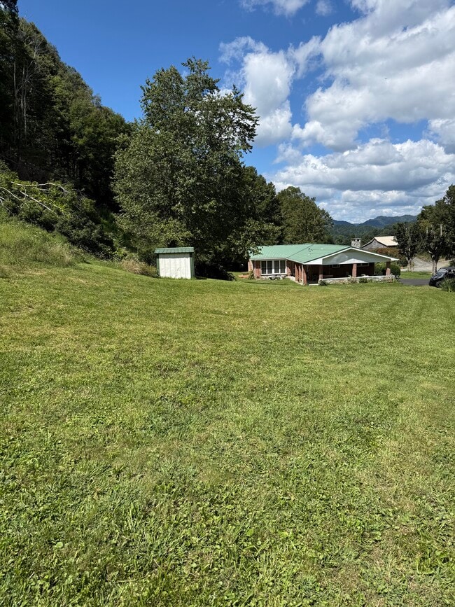 Building Photo - 1121 Linville Creek Rd