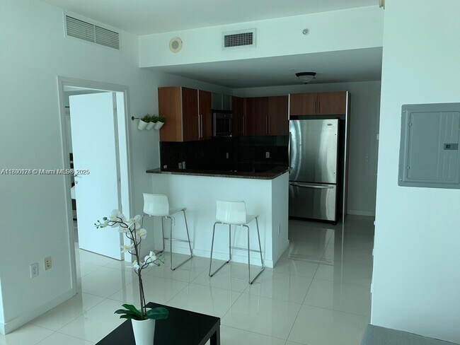 Foto del edificio - 300 S Biscayne Blvd