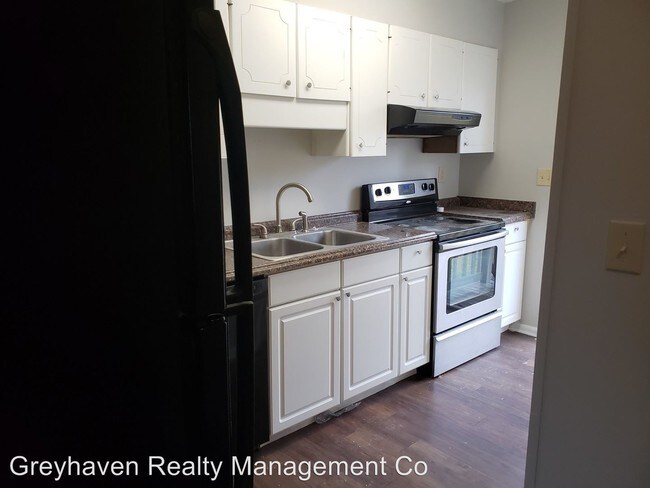 Foto del edificio - 5610-5610 Spring Garden Ln