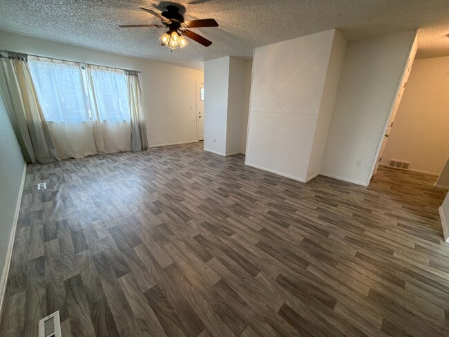 Building Photo - 914 S Del Norte Ave