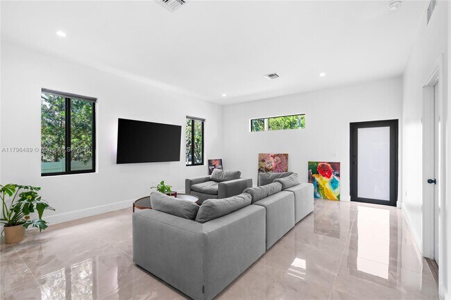 Foto del edificio - 808 NW 5th Terrace