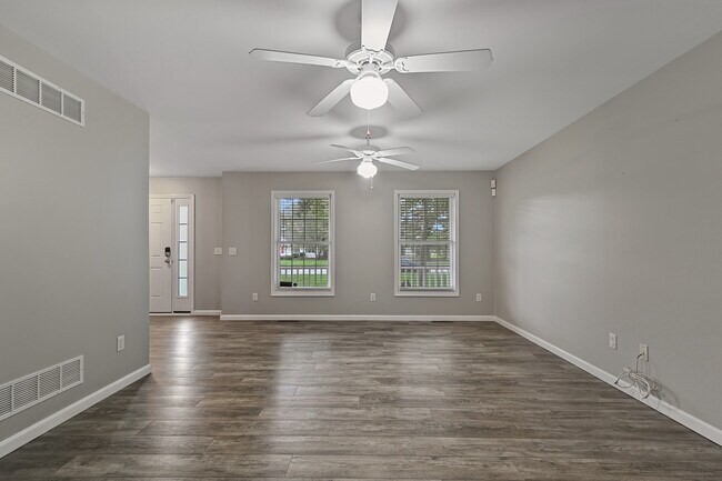 Building Photo - 176 Tall Tree Ln