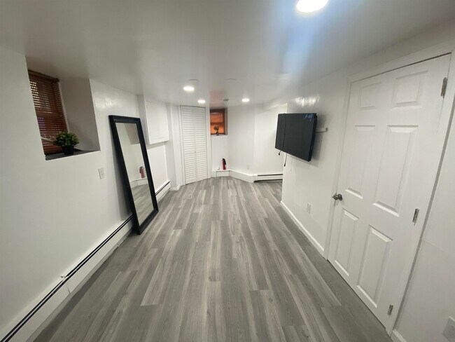 Foto del edificio - 1108 Paterson Plank Rd