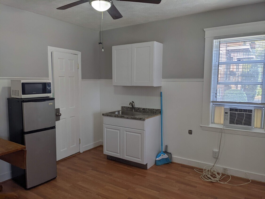 Primary Photo - 403 River St