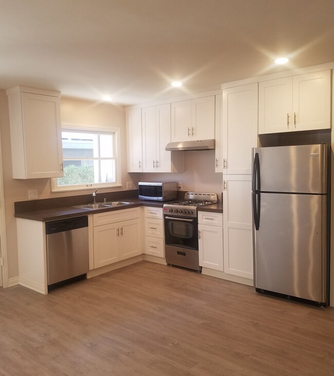 Vista de la cocina - 15158 Dickens St