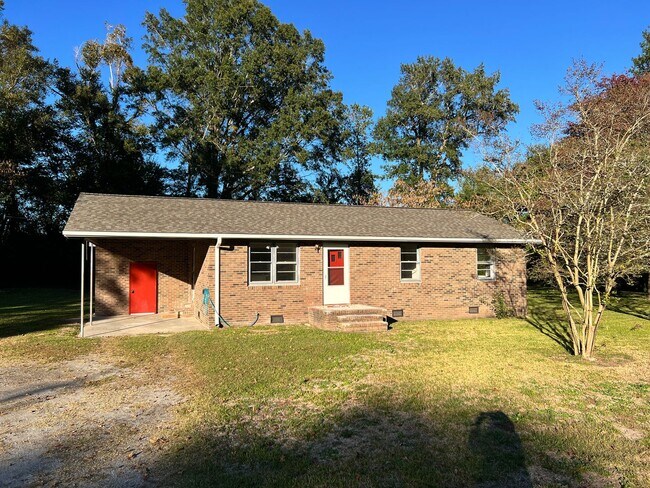 Building Photo - 3 Bed, 1 Bath, Brick Ranch with Attached Carport