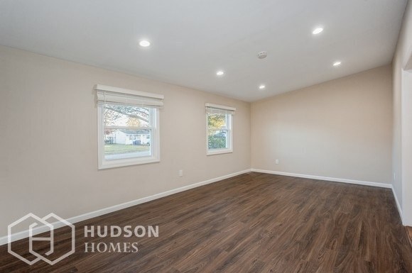 Building Photo - 42 College Hills Dr