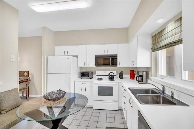 Foto del edificio - 5040 Harmony Cir