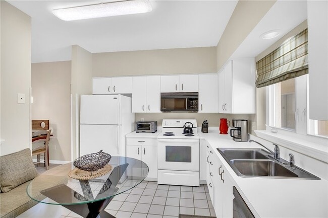 Building Photo - 5040 Harmony Cir