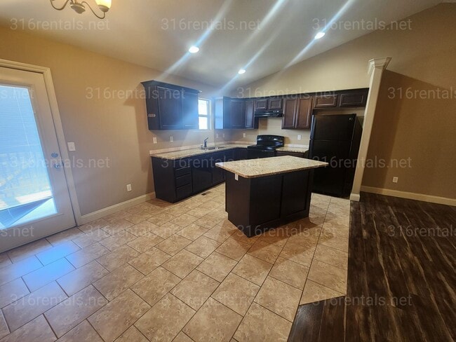 Building Photo - $1,850- 4 bedroom / 3 bathrooms - Beautiful and Large Home! *COMING SOON*