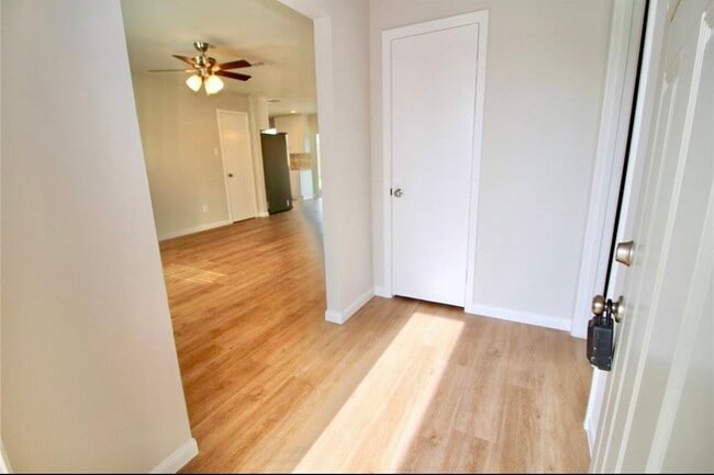 Building Photo - 407 Stadium Ln