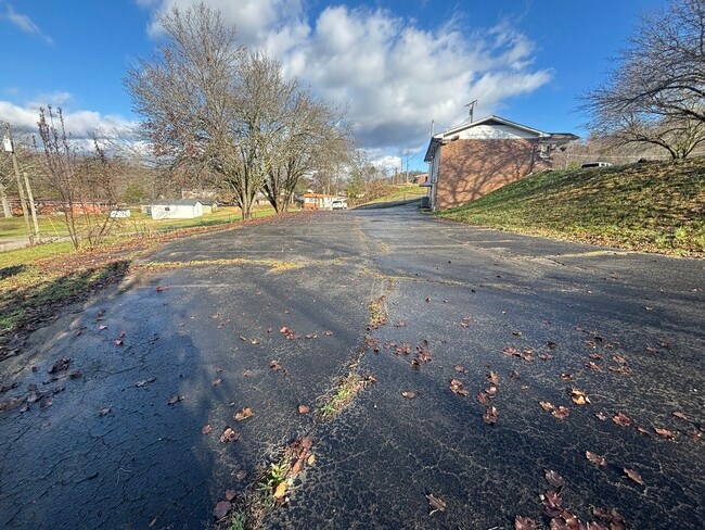 Large parking are behind property - 2643 Lake City Hwy