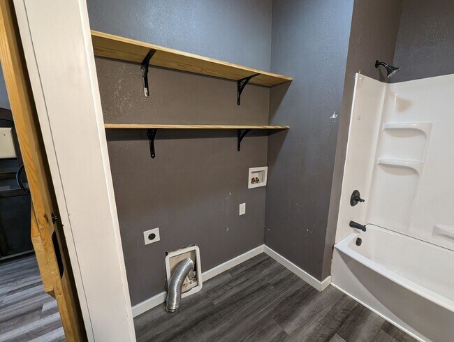 Building Photo - 1 Bedroom/1 Bathroom Tiny Home Cottage in Sulphur Rock WASHER/DRYER to be maintained by tenant