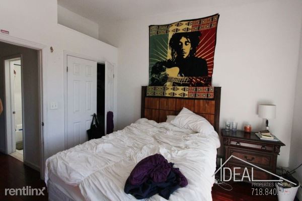 Foto del edificio - 223 Montrose Ave