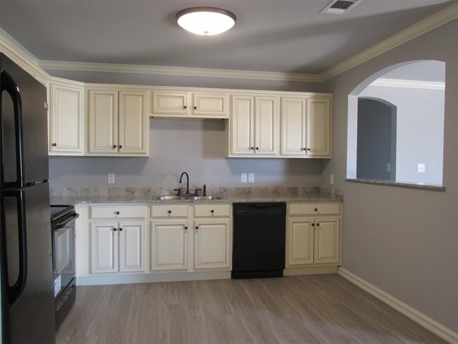 Photo - 1111 Springhill Road