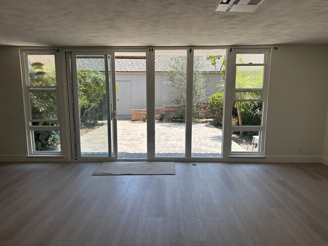 Foto del edificio - 16512 Harbour Ln