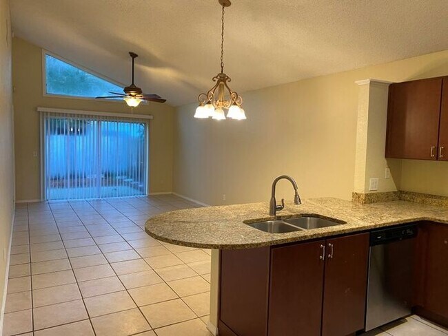 Foto del edificio - Apopka 3 BEDROOM Home For Rent (SEE TERMS)