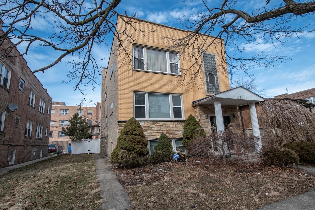 Primary Photo - 2626 W Fitch Ave