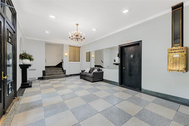 Foto del edificio - 306 E Mosholu Pkwy S