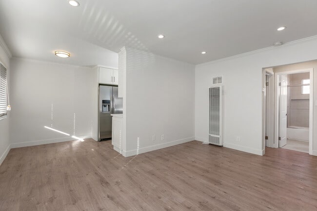Building Photo - 2895 W 11th St