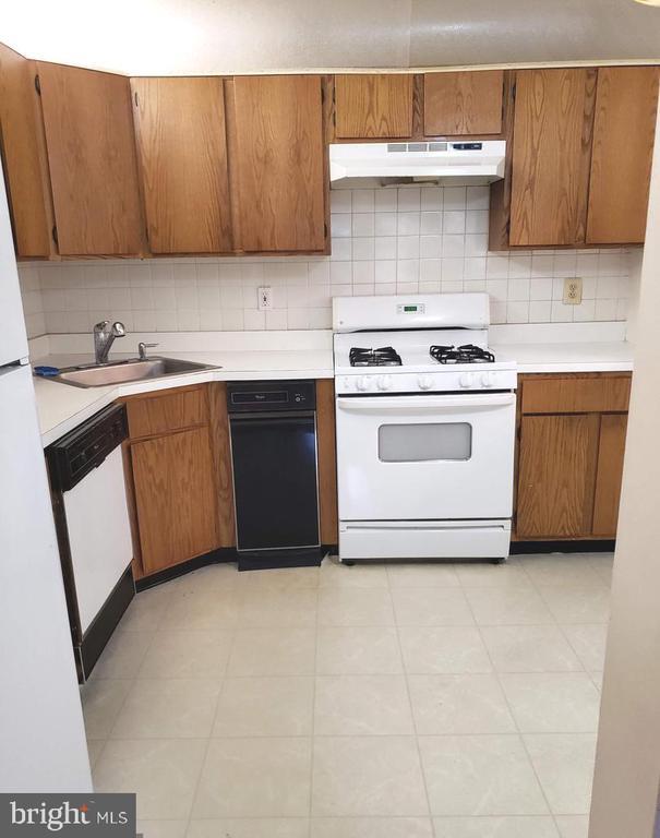 Foto del edificio - 8 Joyner Ct