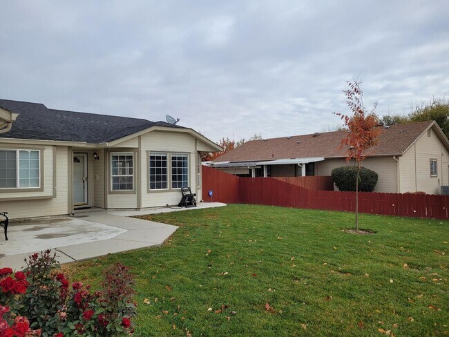 Foto del edificio - SHORT TERM LEASE OPTIONS! R.V Parking Near...