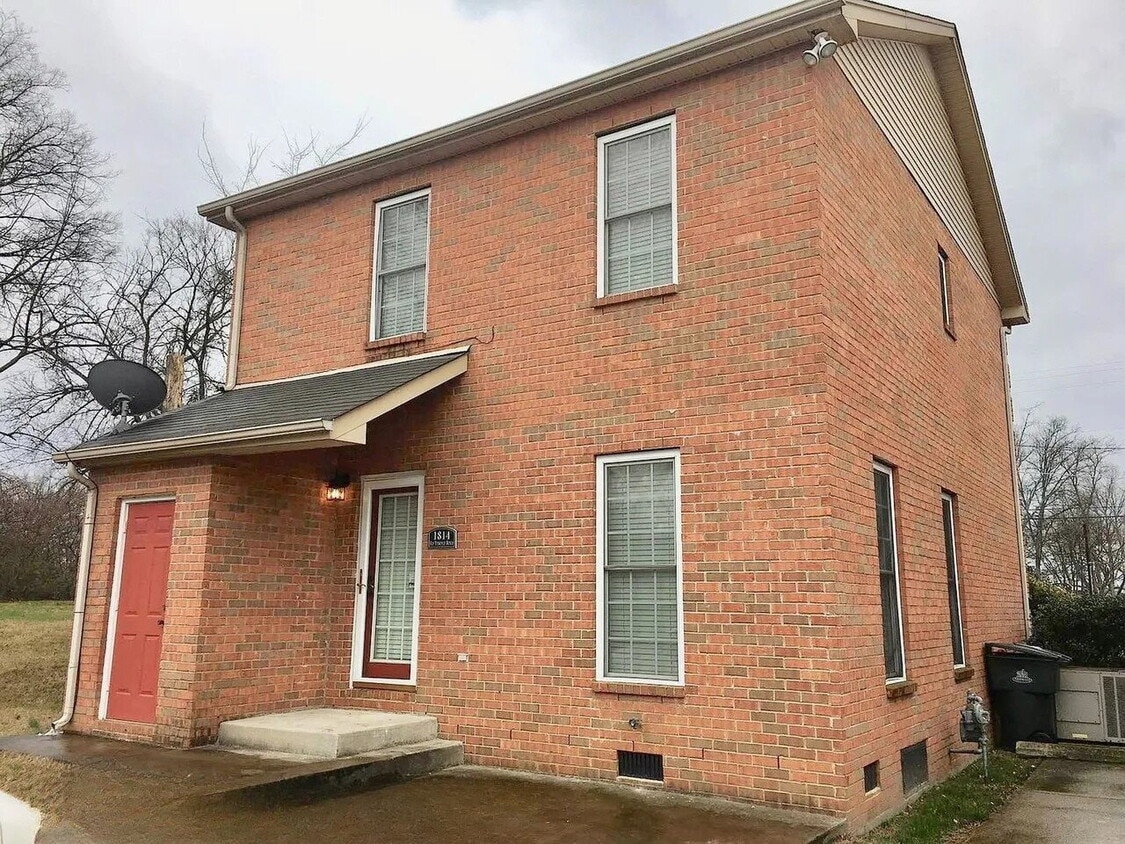 "A Cozy Nashville Home with Great Location and Potential" - "A Cozy Nashville Home with Great Location and Potential"