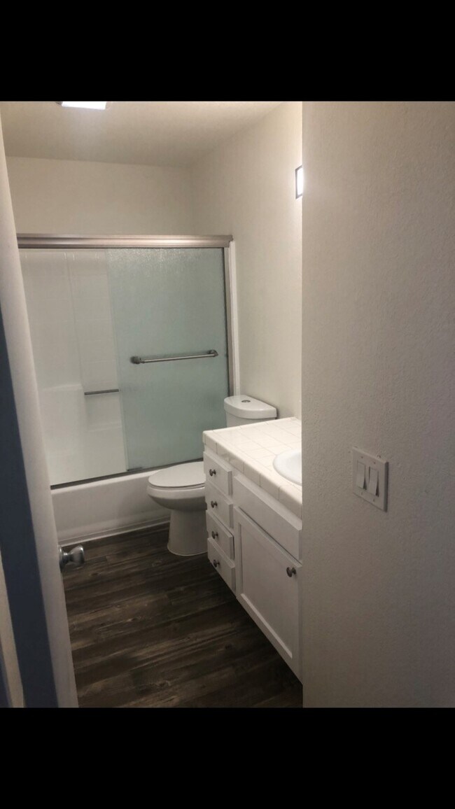 Foto del edificio - 9737 Riverview Ave