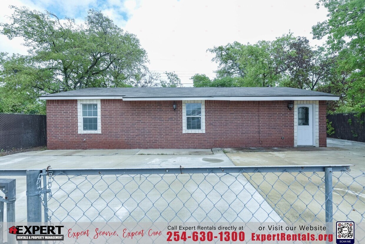 Primary Photo - Gorgeous Home in Prime Location Close to F...