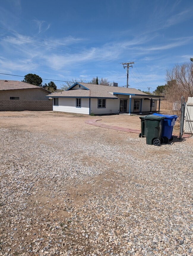 Building Photo - 17980 Manitou Dr