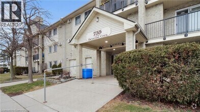 Building Photo - 735 Deveron Crescent