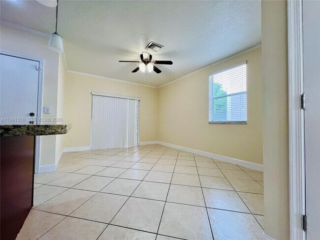 Foto del edificio - 10560 NW 57th Ct