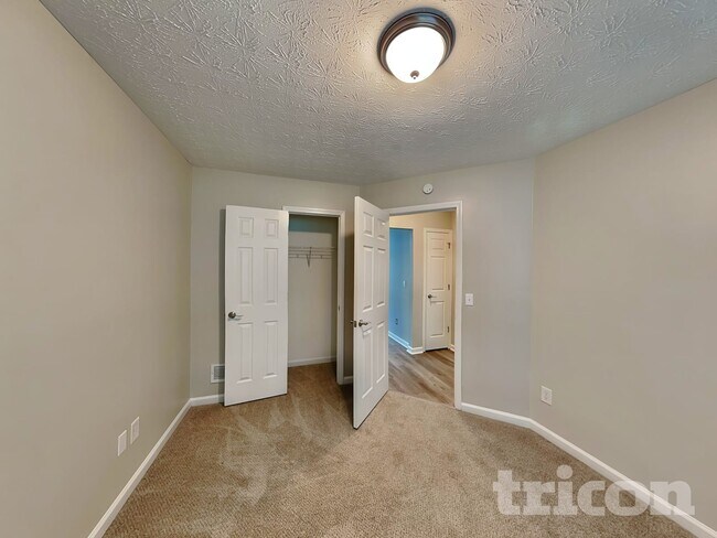 Building Photo - 530 Mackinaw Dr