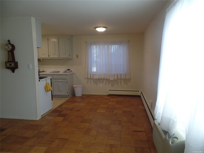 Building Photo - 170 Jervis Ave